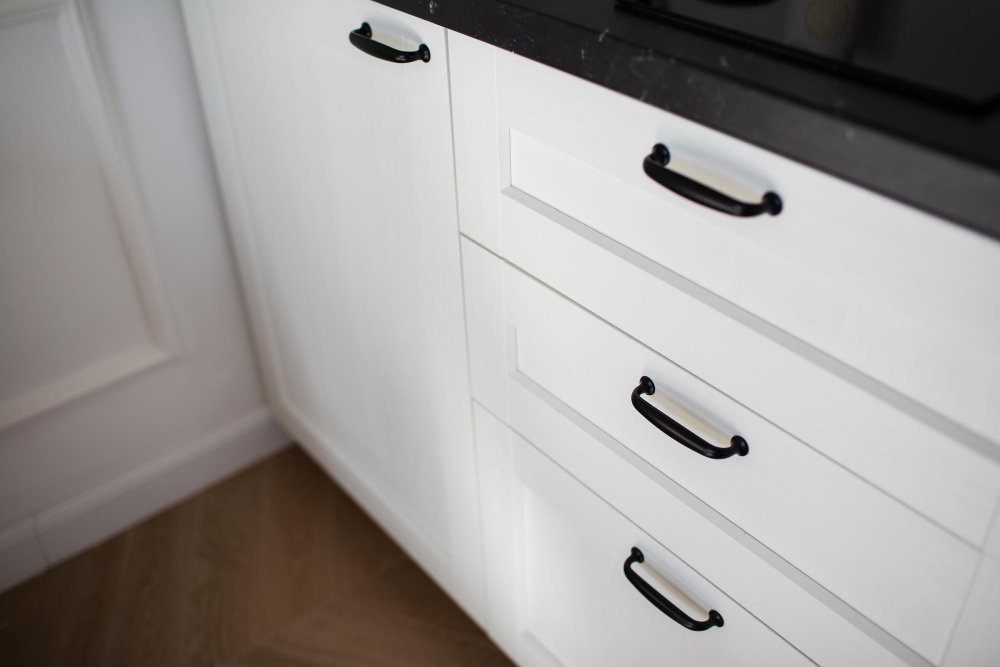 DreamLine Lioher CabinetsDreamLine Lioher Cabinets