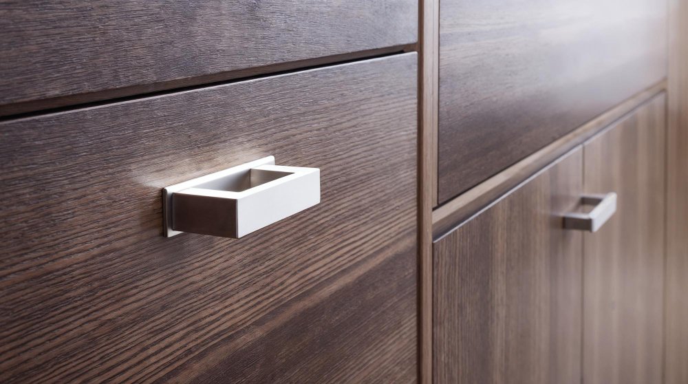 DreamLine Lioher Cabinets